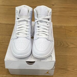Air Jordan 1 Mid Women's Sneakers in White